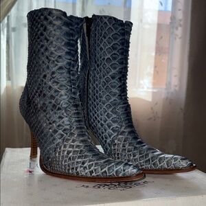 Elegant Snakeskin Ankle Boots
Los Altos Boots